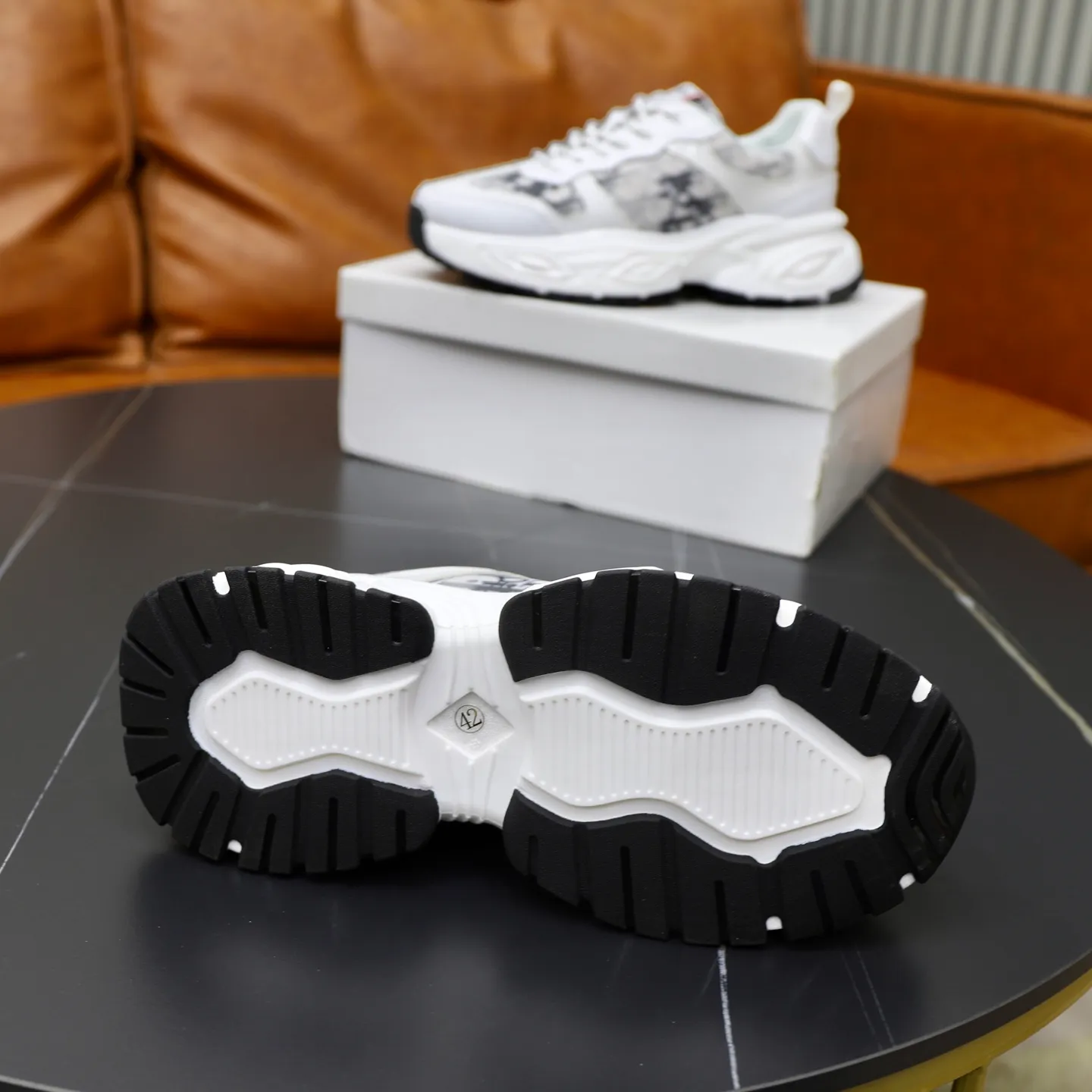 Ex-factory price: 462💰🙅‍♂️🙅‍♂️🙅‍♂️ Brand: Dior DIOR Standard code: 38-44 (45 customized) Grade: Same as the official website Material: Original material splicing Comfortable and breathable lining Lightweight and wear-resistant sports outsole Style category: Men's fashionable casual shoes Running sneakers Distinguished luxury brand elements Top luxury Color: actual picture color